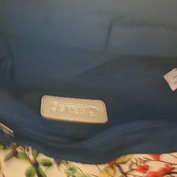 Handbag by designer CARLOS By Carlos
Santana Floral design - Picture 12 of 16